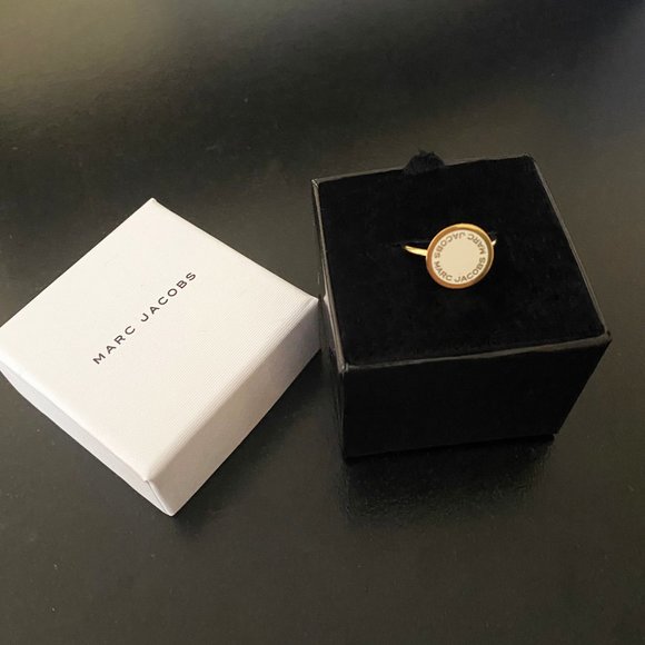 Marc Jacobs Enamel Logo Disc Signet Ring Size 8 - Picture 6 of 6